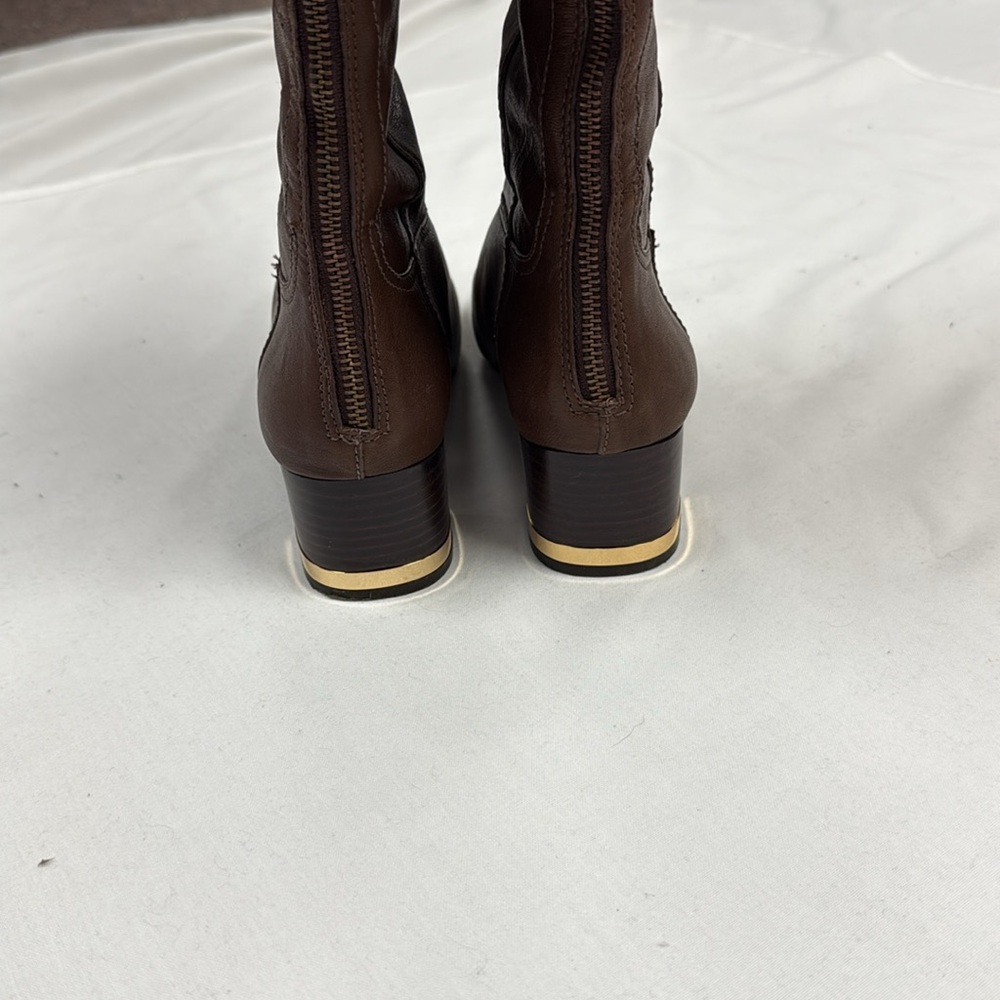 Tory Burch Boots
Size 9 - Picture 2 of 6